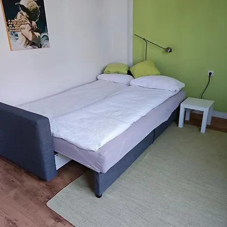 Nettes Schlafzimmer Mit Gemeinschaftsbad In Zentraler Lage ברמן