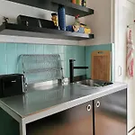 Nettes Schlafzimmer Mit Gemeinschaftsbad In Zentraler Lage Проживання в сім'ї *
