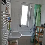 Nettes Schlafzimmer Mit Gemeinschaftsbad In Zentraler Lage Проживання в сім'ї Бремен