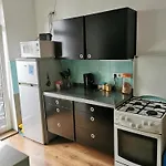 Nettes Schlafzimmer Mit Gemeinschaftsbad In Zentraler Lage منزل للإقامة