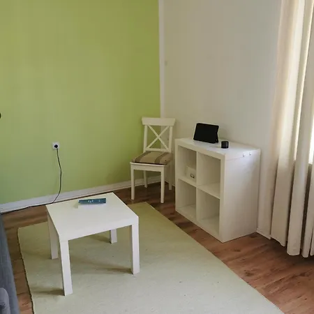 Проживание в семье Nettes Schlafzimmer Mit Gemeinschaftsbad In Zentraler Lage Бремен