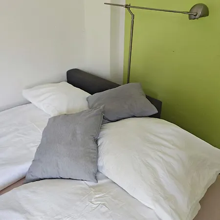 Nettes Schlafzimmer Mit Gemeinschaftsbad In Zentraler Lage *