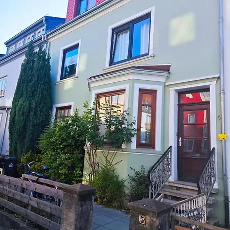 Nettes Schlafzimmer Mit Gemeinschaftsbad In Zentraler Lage