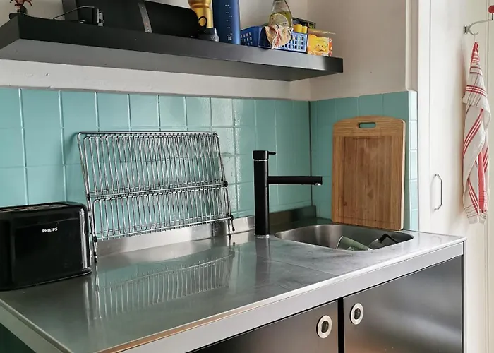 Nettes Schlafzimmer Mit Gemeinschaftsbad In Zentraler Lage Homestay *