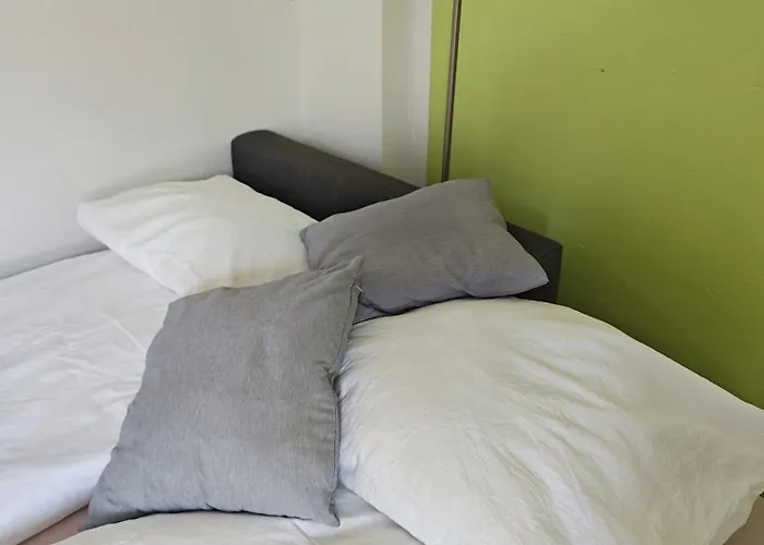 Nettes Schlafzimmer Mit Gemeinschaftsbad In Zentraler Lage *