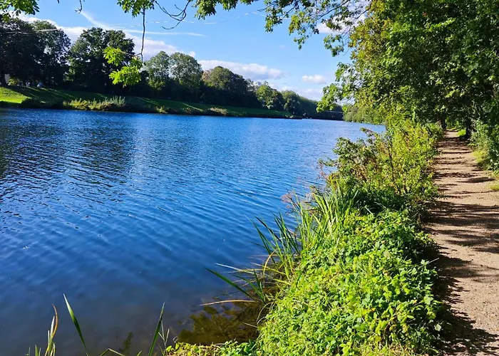 Nettes Schlafzimmer Mit Gemeinschaftsbad In Zentraler Lage Homestay *