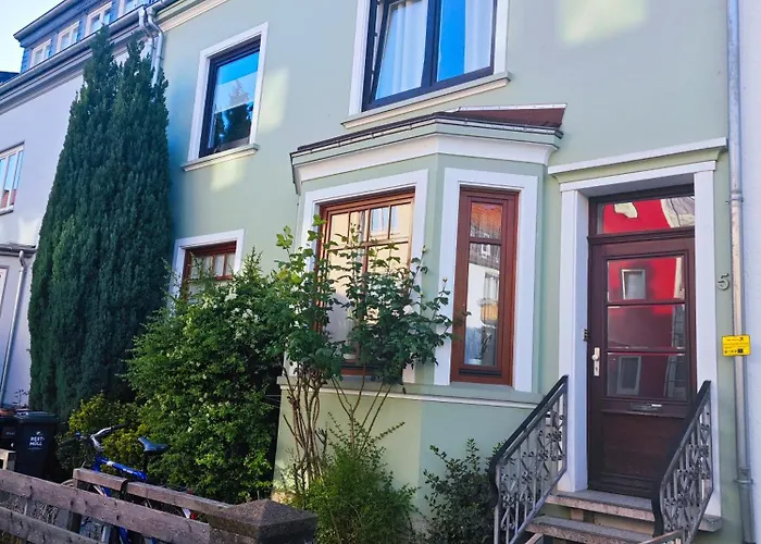 Nettes Schlafzimmer Mit Gemeinschaftsbad In Zentraler Lage